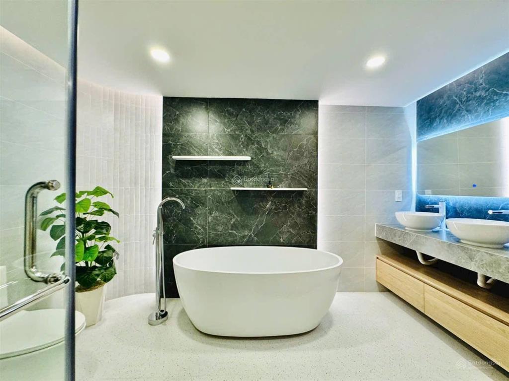 Bán gấp nhà đặng văn ngữ, p10, phú nhuận, dt 82m2, cho thuê 24 triệu, sổ hồng riêng