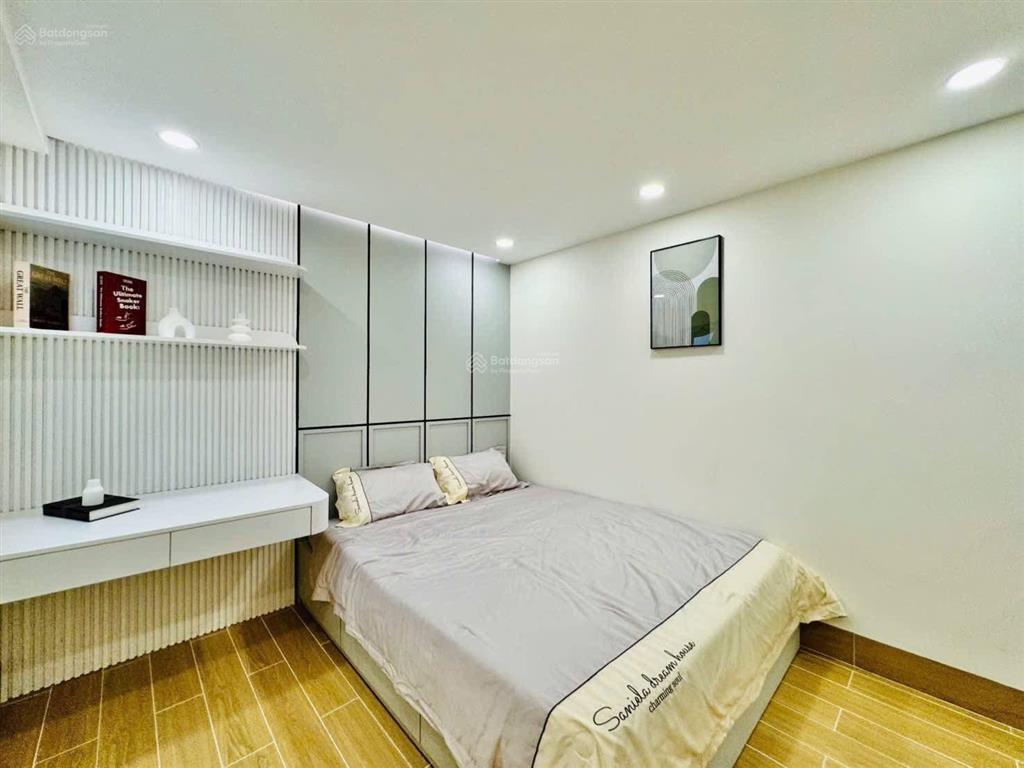 Bán gấp nhà đặng văn ngữ, p10, phú nhuận, dt 82m2, cho thuê 24 triệu, sổ hồng riêng