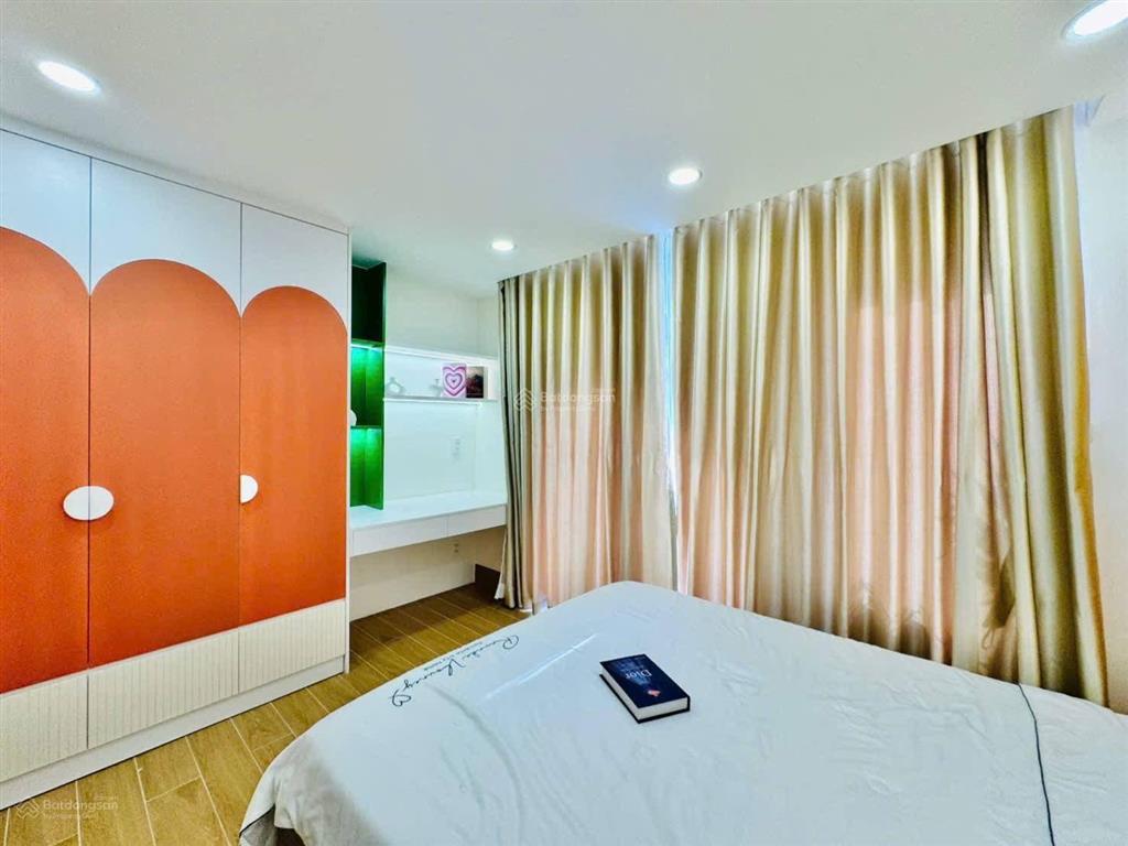 Bán gấp nhà đặng văn ngữ, p10, phú nhuận, dt 82m2, cho thuê 24 triệu, sổ hồng riêng