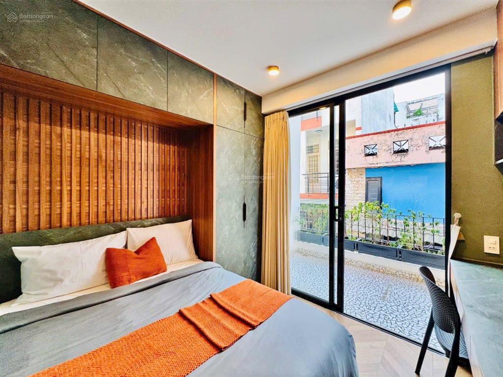 Kẹt tiền bán gấp nhà kỳ đồng, p 9, q 3, dt 69,8m2, giá 3tỷ250, cho thuê 24tr, hẻm 6m, sổ hồng riêng