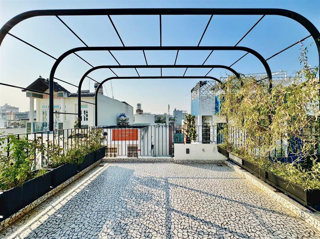 Kẹt tiền bán gấp nhà kỳ đồng, p 9, q 3, dt 69,8m2, giá 3tỷ250, cho thuê 24tr, hẻm 6m, sổ hồng riêng