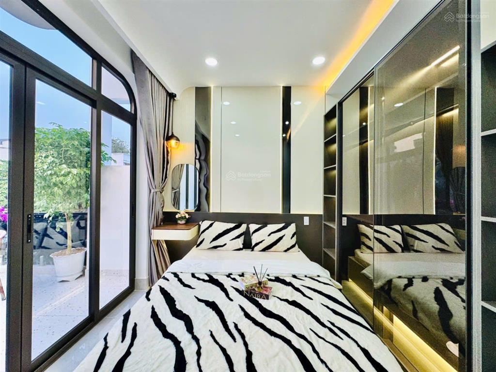 Giảm mạnh! nhà mới đẹp hoàng văn thụ, p 9, phú nhuận, dt 98,5m2, giá 5 tỷ 250tr, sổ hồng riêng