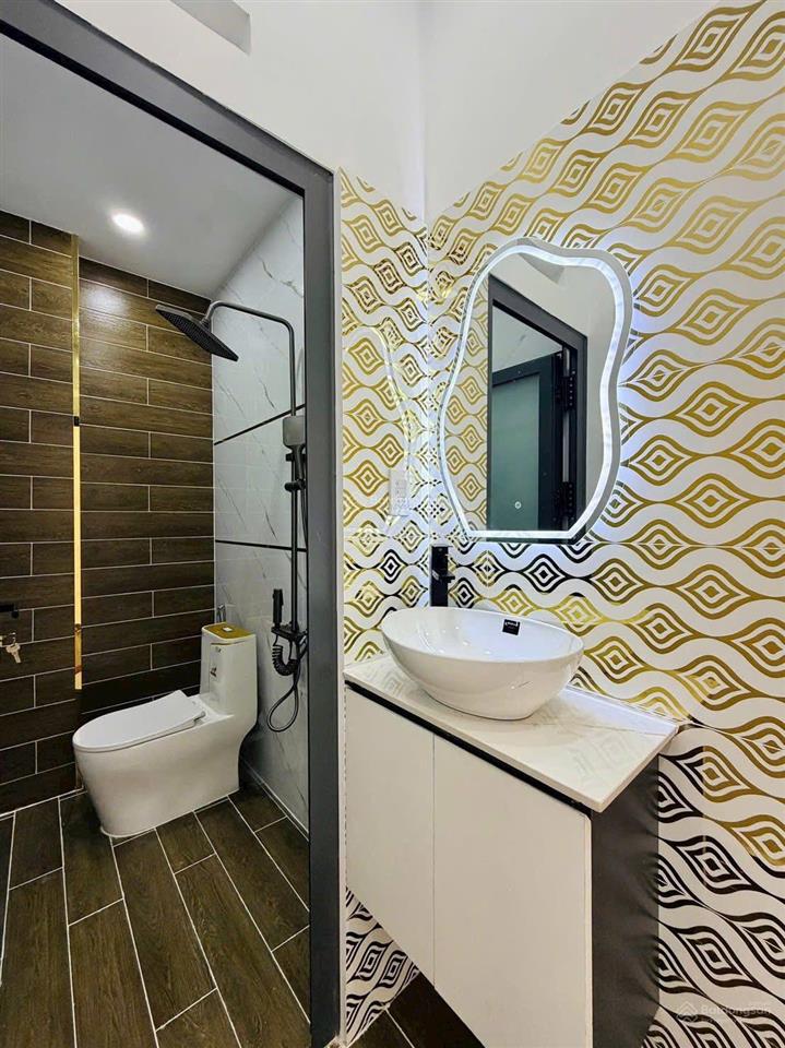Chính chủ cần bán nhà cao thắng, p12, q10, dt 67,5m2, giá 3 tỷ 250tr, cho thuê 26tr, sổ hồng riêng