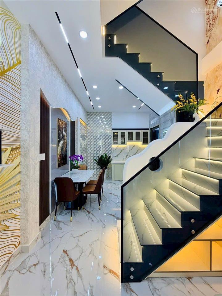 Chính chủ cần bán nhà cao thắng, p12, q10, dt 67,5m2, giá 3 tỷ 250tr, cho thuê 26tr, sổ hồng riêng