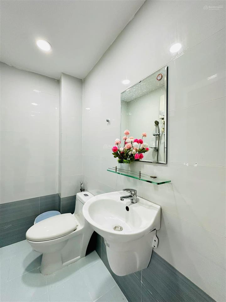 Nhà giá đầu tư ngay hồng bàng, p 6, quận 5, dt 80m2, cho thuê 22tr, sổ hồng riêng