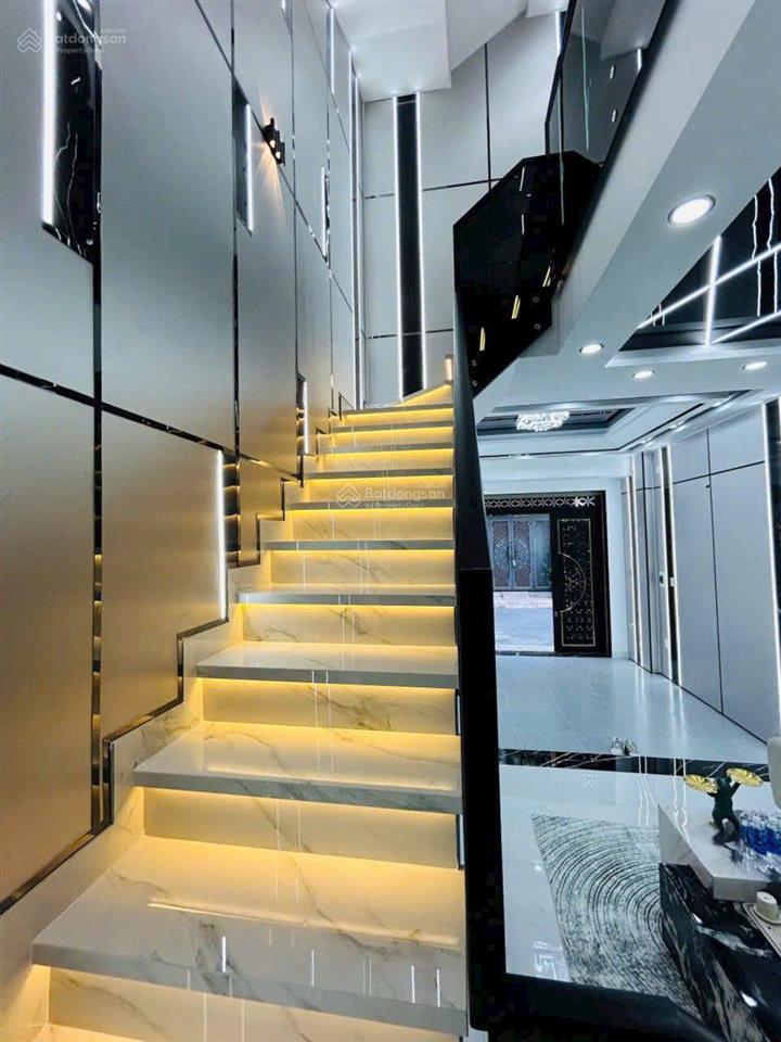 Bán nhà ngộp tân cảng, p 25, bình thạnh, 85m2, giá 3 tỷ 900, cách ga metro 7', thuê 22tr, sổ riêng