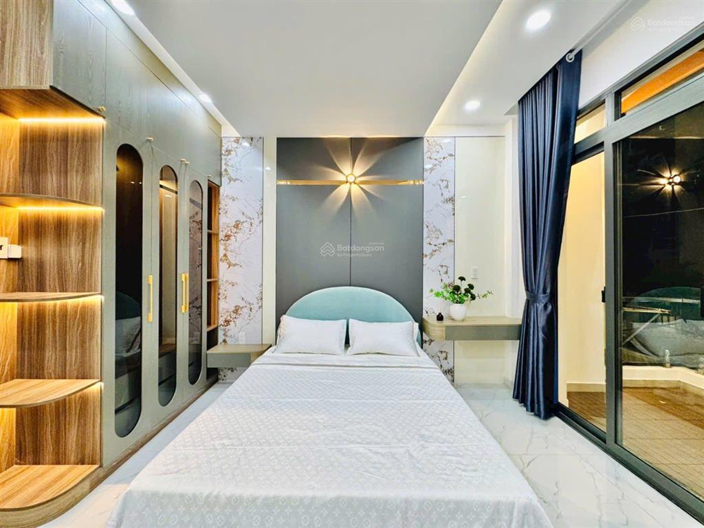 Nhà ngộp bến vân đồn, p 5, q 4, dt 77m2, giá 3 tỷ 350tr, cho thuê 22tr/th, hẻm xe hơi, sổ riêng.