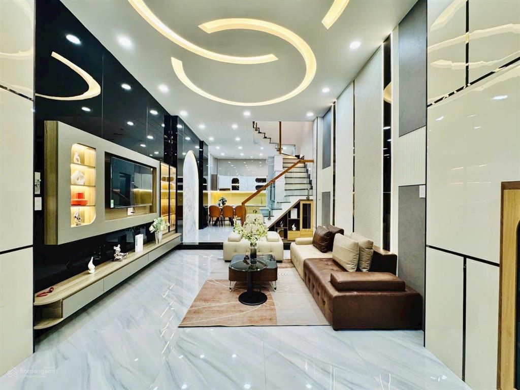 Nhà ngộp bến vân đồn, p 5, q 4, dt 77m2, giá 3 tỷ 350tr, cho thuê 22tr/th, hẻm xe hơi, sổ riêng.