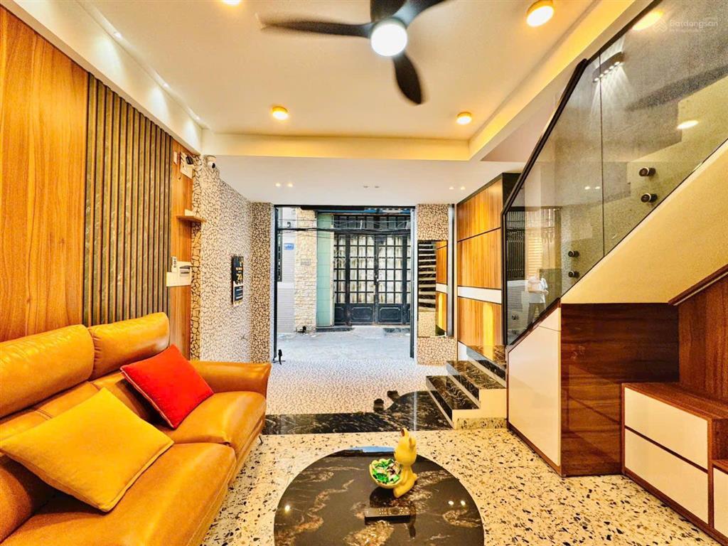 Kẹt tiền bán gấp nhà kỳ đồng, p9, q 3, dt 89m2, giá 4 tỷ 850, cho thuê 24tr, hẻm 6m, sổ hồng riêng