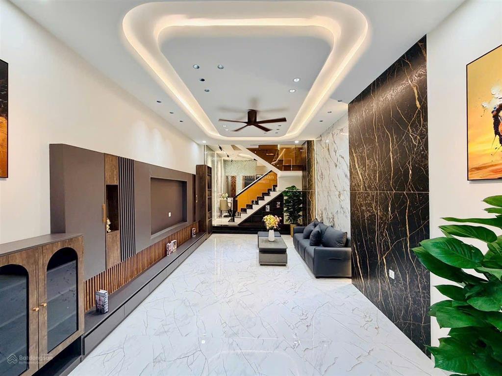 Nhà trung tâm quận 3 giá 3 tỷ 570tr, hai bà trưng, dt 75m2, cho thuê 25tr  hẻm 5m, sổ hồng riêng