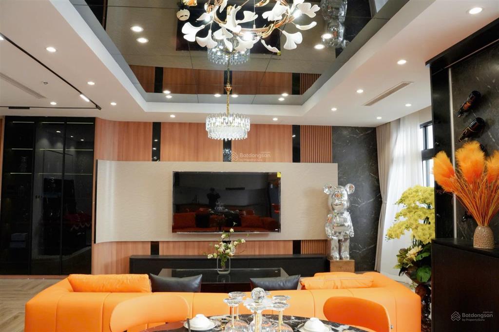 Cho thuê căn góc 181m2, 3 phòng ngủ tại royal city với giá 31tr/tháng,  0869 888 ***