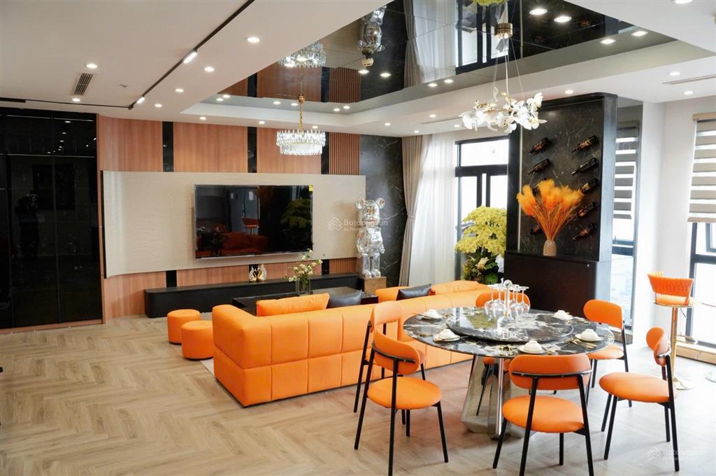 Cho thuê căn góc 181m2, 3 phòng ngủ tại royal city với giá 31tr/tháng,  0869 888 ***