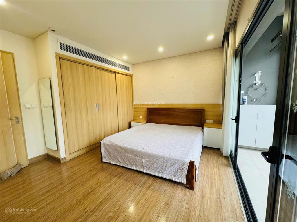 Giảm sâu bán căn góc 128m2 view hồ sky park full nội thất. tầng trung đẹp. giá chỉ 15 tỷ
