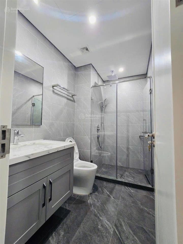 Bán căn hộ 1pn+1 54m2 center point cầu giấy. full nội thất. có sẵn sổ. giá 5,6 tỉ.