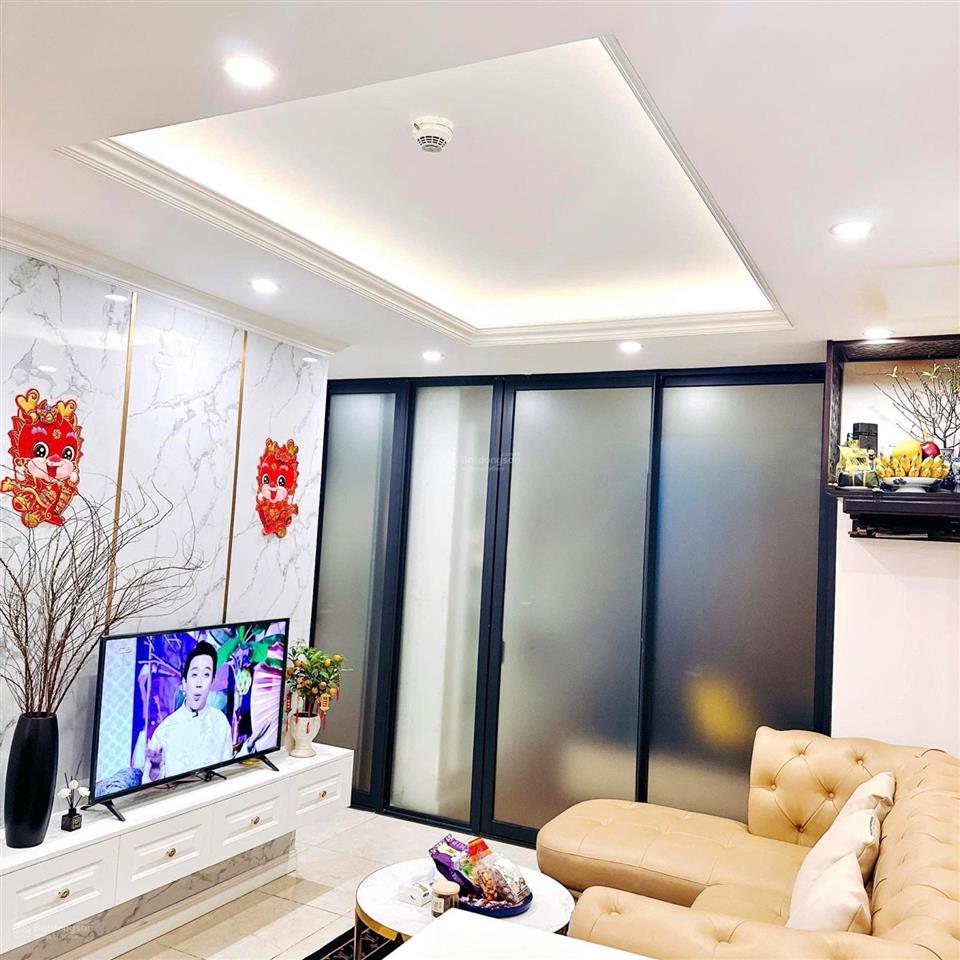 Bán căn hộ 1pn+1 54m2 center point cầu giấy. full nội thất. có sẵn sổ. giá 5,6 tỉ.