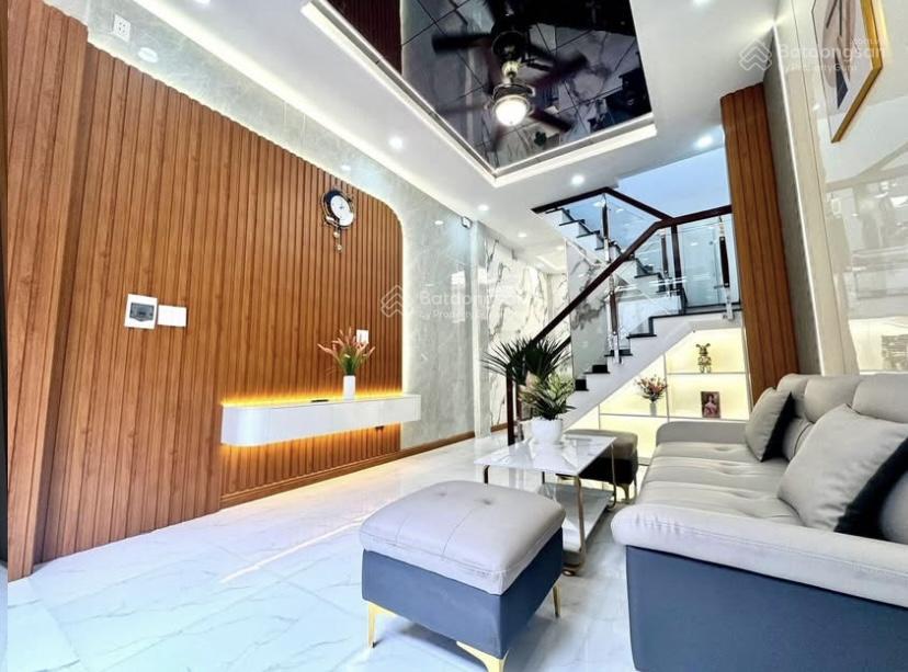 Cô vân bán nhà sát q1, dt 69m2 đang cho thuê 18tr/tháng. vũ huy tấn  p1  bình thạnh