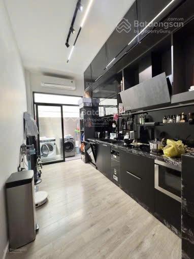 Tôi bán gấp nhà gần chợ phú nhuận trên đường cô giang p2  phú nhuận. nhà btct kiên cố. 3tỷ68/72m2