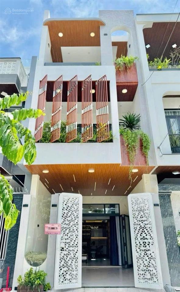 Tôi bán gấp nhà gần chợ phú nhuận trên đường cô giang p2  phú nhuận. nhà btct kiên cố. 3tỷ68/72m2