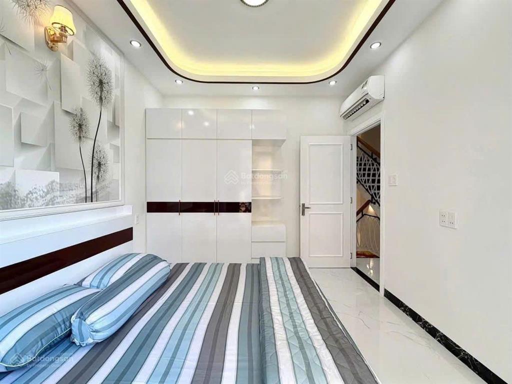 Siêu phẩm 5 tầng giá 2tỷ950 đang cho thuê 17tr/tháng trường lưu, long trường, thủ đức, shr 5pn 6wc