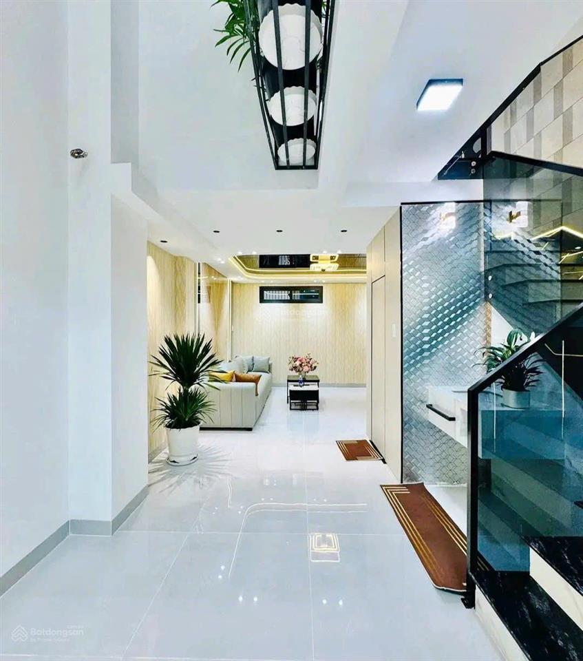 Bán nhà 2 tầng  ô tô đỗ cửa  full nội thất  gần đông tăng long 65m2 1 trệt, 2 lầu