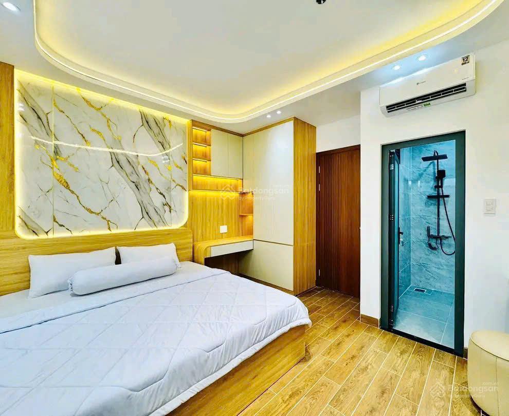 Bán nhà 2 tầng  ô tô đỗ cửa  full nội thất  gần đông tăng long 65m2 1 trệt, 2 lầu