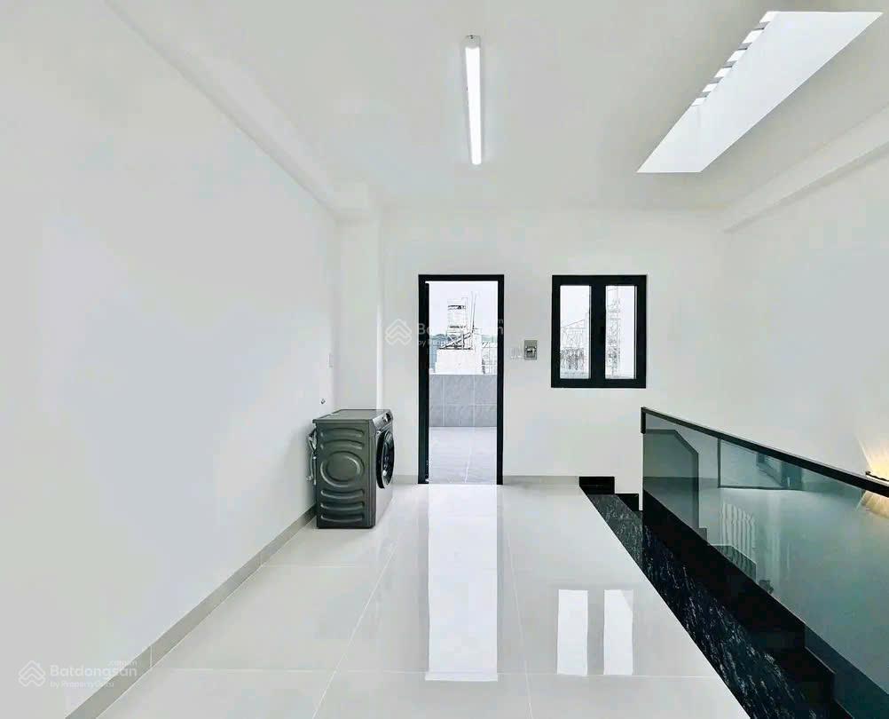 Bán nhà 2 tầng  ô tô đỗ cửa  full nội thất  gần đông tăng long 65m2 1 trệt, 2 lầu