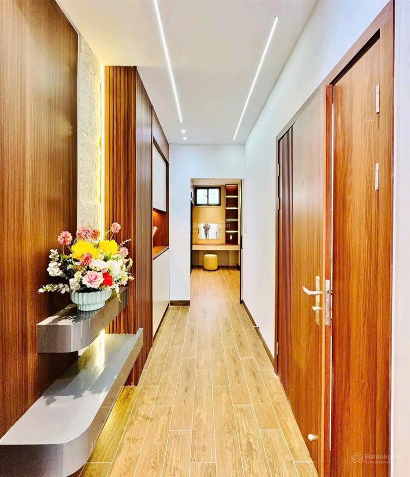 Bán nhà 2 tầng  ô tô đỗ cửa  full nội thất  gần đông tăng long 65m2 1 trệt, 2 lầu