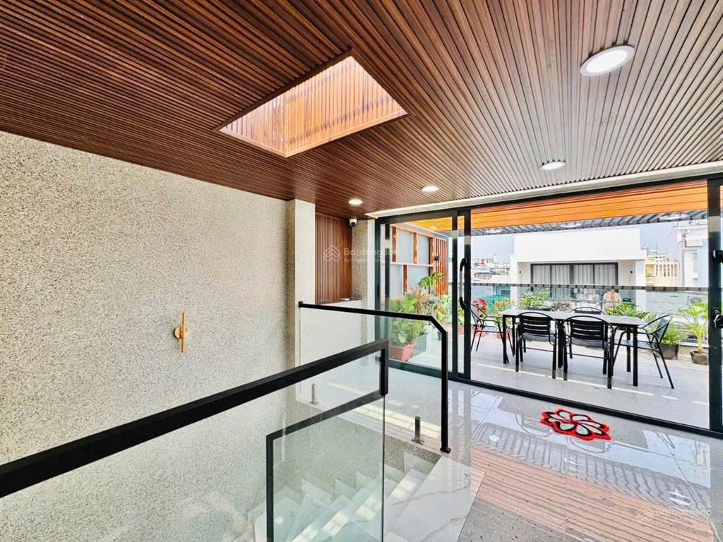 Bán gấp nhà (75m2) hẻm xe hơi 5m  gần ngay cao đẳng công thương. giá 2tỷ380 có thu nhập 16tr/tháng
