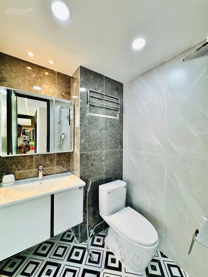 Bán gấp nhà (75m2) hẻm xe hơi 5m  gần ngay cao đẳng công thương. giá 2tỷ380 có thu nhập 16tr/tháng