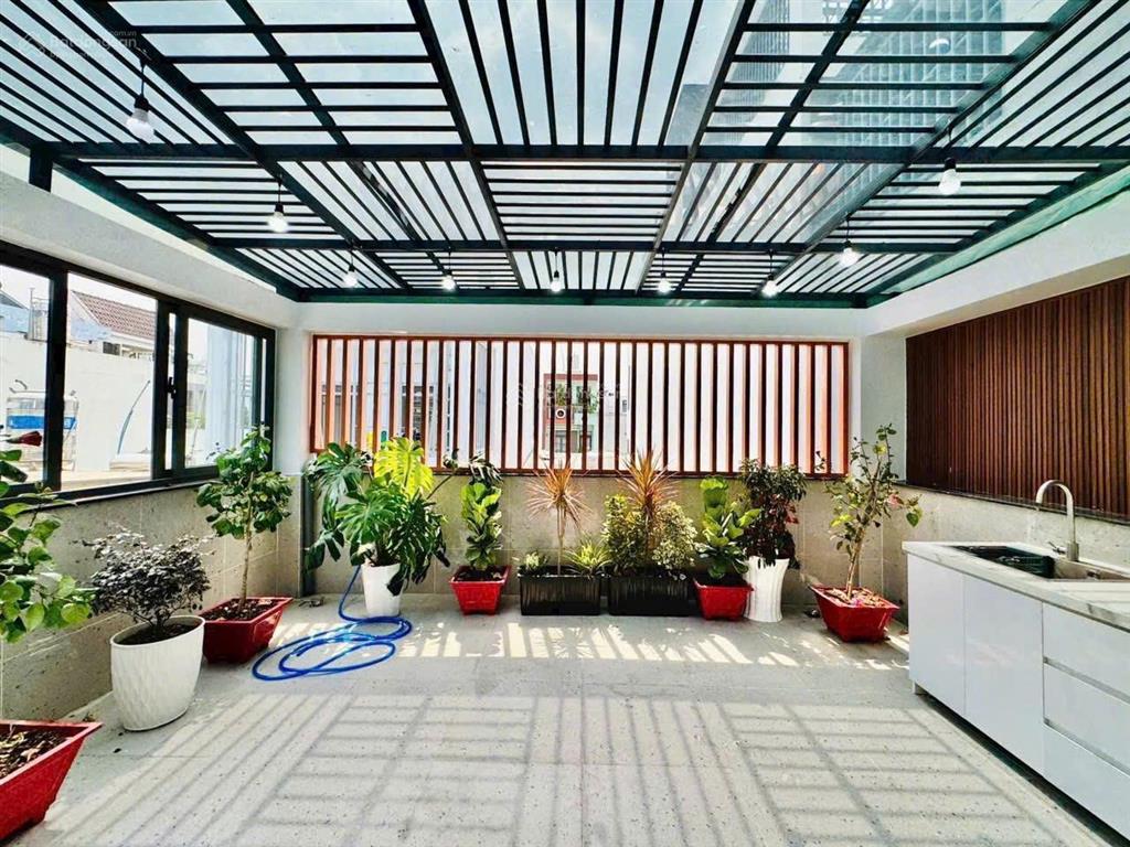 Bán gấp nhà (75m2) hẻm xe hơi 5m  gần ngay cao đẳng công thương. giá 2tỷ380 có thu nhập 16tr/tháng