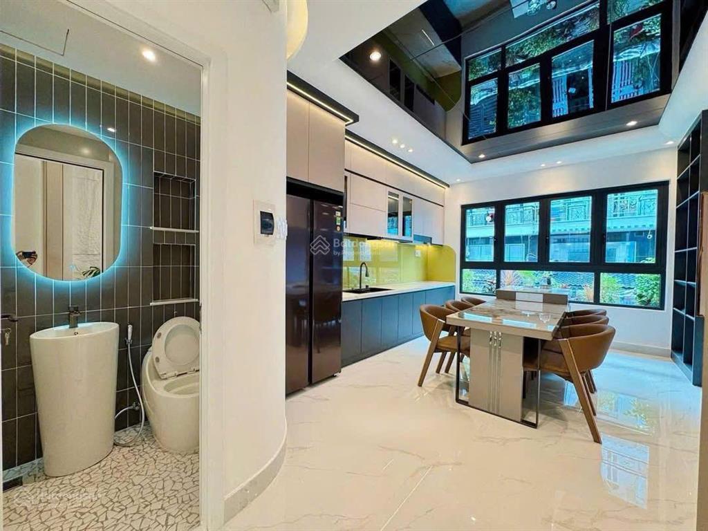Kẹt tiền bán gấp! bưng ông thoàn 72,4m2 đang cho thuê 10tr/tháng. gần khu khang điền, quận 9