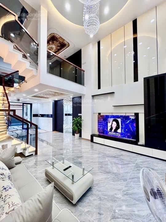 Bán nhà đường ngô quyền  quận 9. 73,7m2 đang cho thuê 17triệu. gần đh công nghệ kỹ thuật