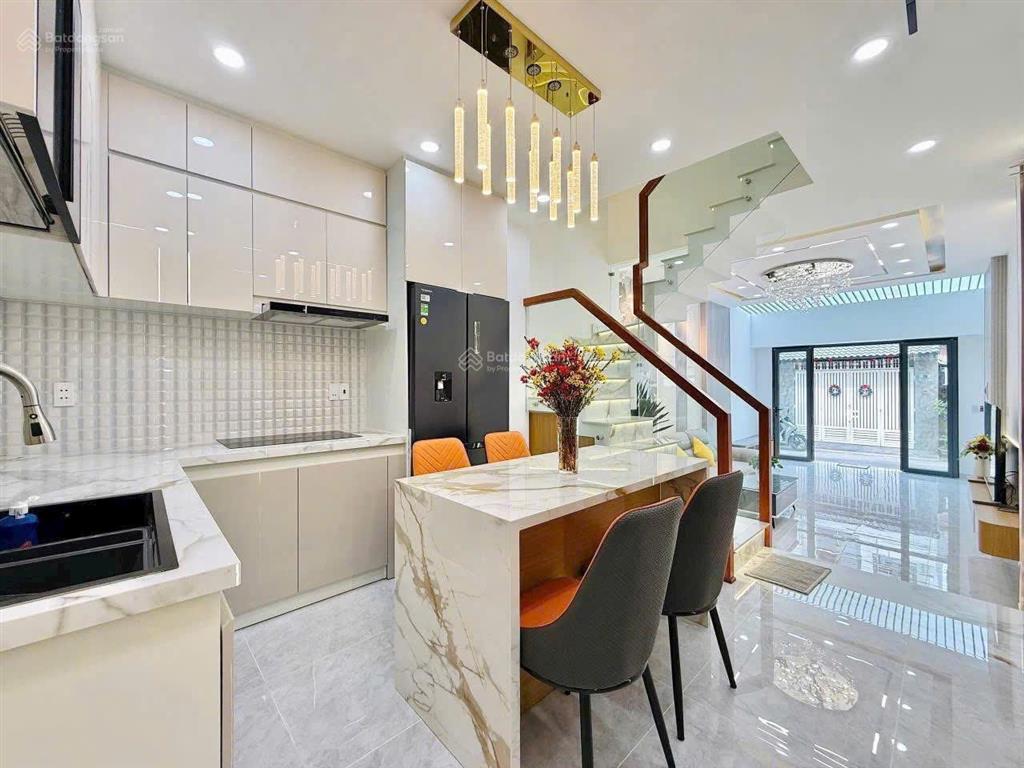 Bán nhà đường lê đại hành, q. 11, 4,1m x 17m, nhà 3 tấm, sẵn hđs cho thuê 19tr/ tháng