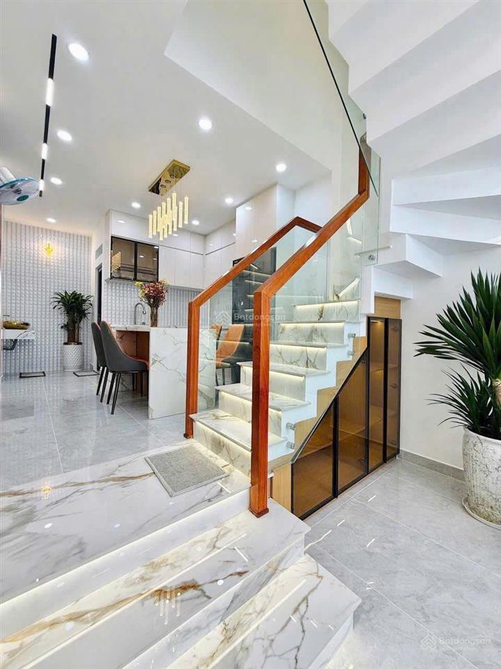 Bán nhà đường lê đại hành, q. 11, 4,1m x 17m, nhà 3 tấm, sẵn hđs cho thuê 19tr/ tháng
