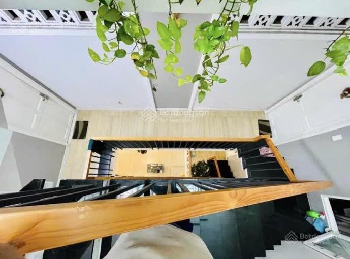 Bán nhà trần phú  p4  q5. nhà cách chợ an đông 300m. 72,5m2/xe hơi tận nhà. cho thuê 26tr