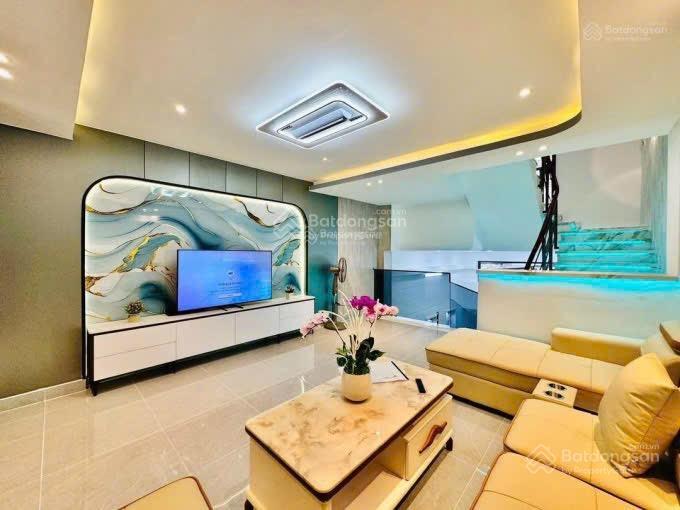 Bán nhà q6 đường phạm văn chí  p1 xe ôtô vào tới trong nhà 71,6m2 sẳn hđ cho thuê 19triệu