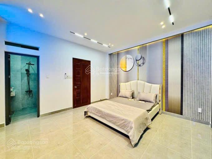 Bán nhà q6 đường phạm văn chí  p1 xe ôtô vào tới trong nhà 71,6m2 sẳn hđ cho thuê 19triệu