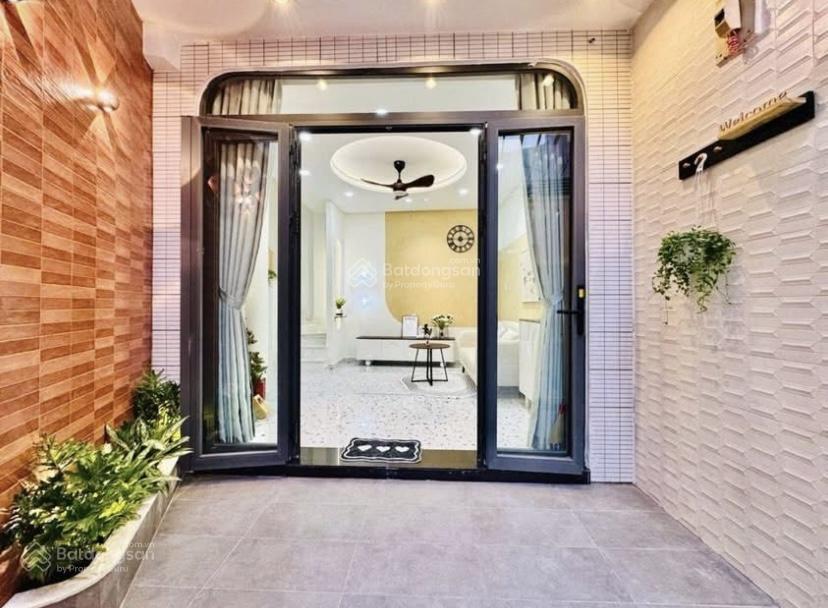 Chú cần bán nhà 1 trệt 1 lầu, 3pn, 4wc, trương quyền, võ thị sáu, q3, shr công chứng liền