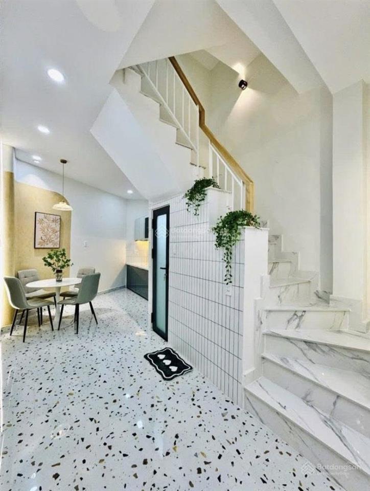 Chú cần bán nhà 1 trệt 1 lầu, 3pn, 4wc, trương quyền, võ thị sáu, q3, shr công chứng liền