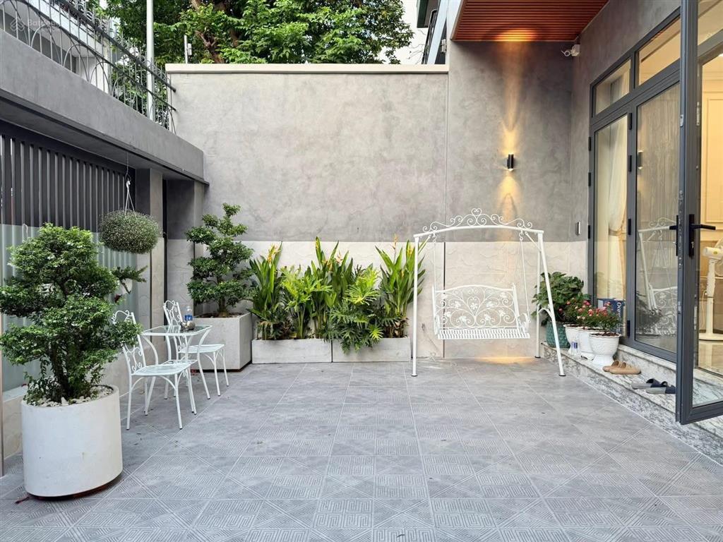 Khu mtnb phạm ngọc thạch, quận 3. dt 4,6x15m. công nhận 70.4m đang cho thuê 21 tr/thng