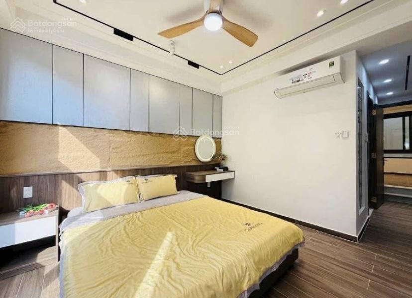 Tôi cần tiền bán nhà lê quang định  p. 14  bình thạnh, gần chợ bà chiểu. 3tỷ250 cho thuê 18tr