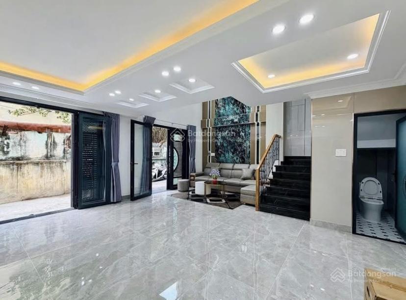 Vĩnh khánh, q4 đường 2 ôtô tránh nhau thoải mái, gần trường học. đang cho thuê 17tr/th