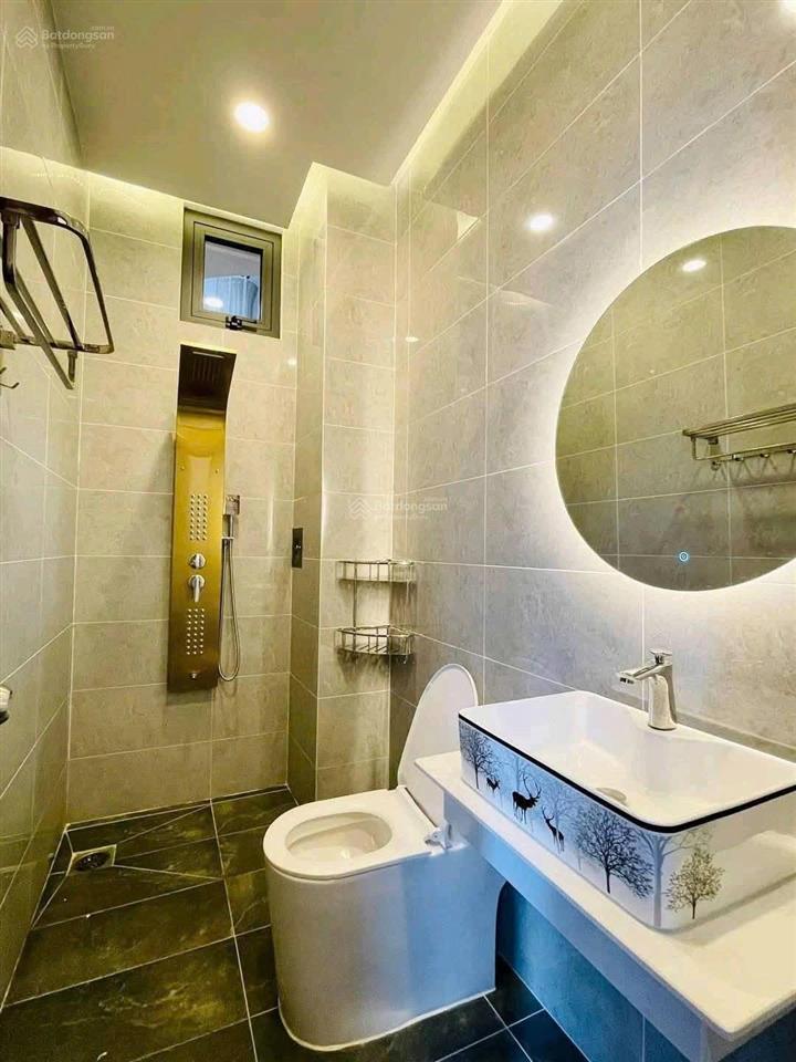 Bán nhà lê hồng phong  q. 5. 72m2 đường trước nhà rộng hơn 6m. đang cho thuê 19 triệu