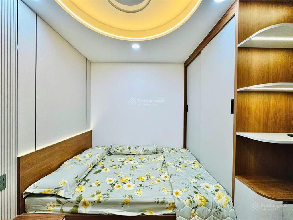 Bán nhà đường lê văn sỹ  q.3 đường thông 2 ôto gần đại học sư phạm. 3tỷ100 đang cho thuê 22tr/th