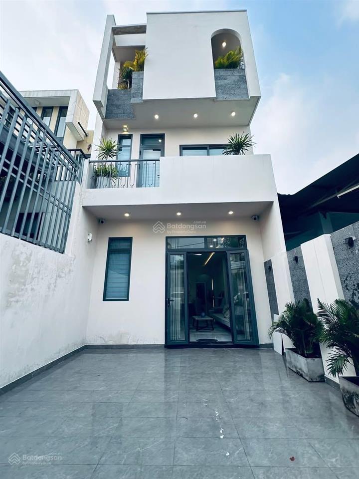 Hàng hiếm q4 trên đường tôn đản, dt 5x14,6m 4 phòng ngủ lớn. đang cho thuê 26triệu/tháng