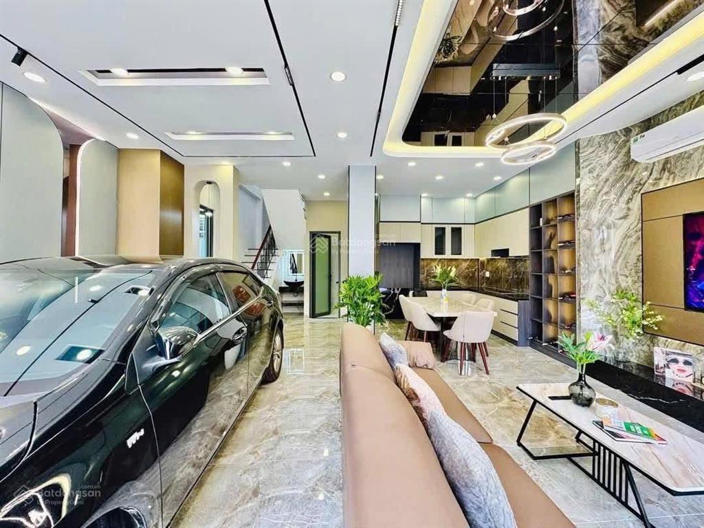 Cô phượng bán gấp nhà nguyễn hiền  phường 4  quận 3. dt 71m2 sẵn cho thuê 24triệu/tháng