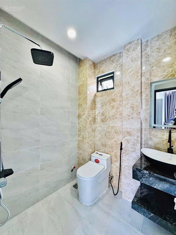 Cô phượng bán gấp nhà nguyễn hiền  phường 4  quận 3. dt 71m2 sẵn cho thuê 24triệu/tháng