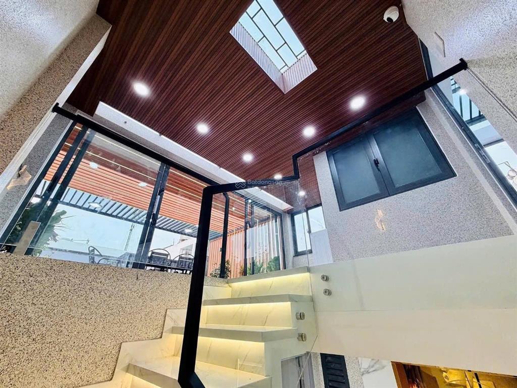 Chú phong bán gấp nhà nguyễn thị minh khai  bến nghé  quận 1 68m2 sẵn cho thuê 24triệu/tháng
