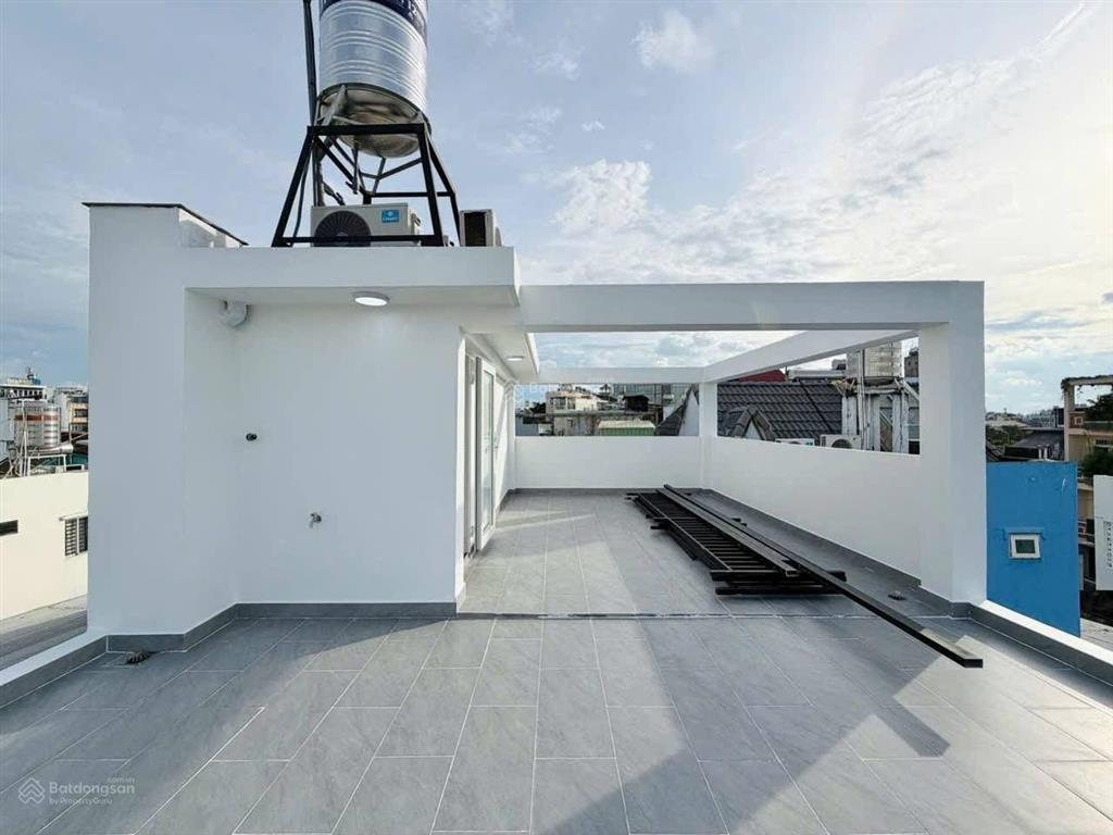 Bán gấp nhà lê thị hồng gấm  q. 1 nhà bề ngang 5m xe hơi vào tận nhà. đang cho thuê 30tr/th