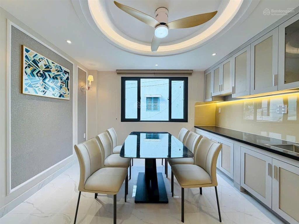 Bán gấp nhà lê thị hồng gấm  q. 1 nhà bề ngang 5m xe hơi vào tận nhà. đang cho thuê 30tr/th